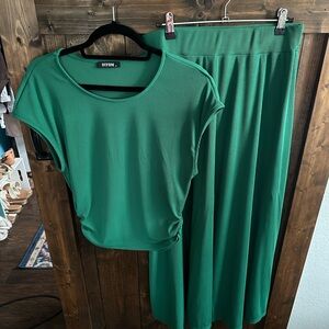 Green Women's Skirt Set